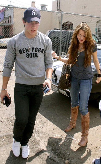 Nick Jonas, Miley Cyrus